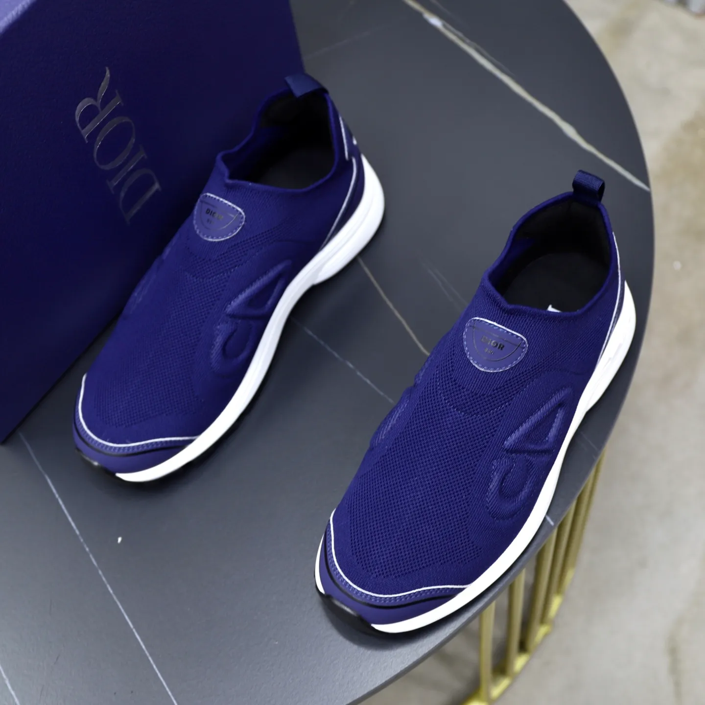 Ex-factory price: 520💰Dior B30’s latest hot model is shipped, the original version is manufactured 1:1 ▪️ Fabric: Original customized fly weave ▪️ Lining: Imported breathable mesh ▪️ Sole: Original molded non-slip outsole ▪️ Size: 38-46 (45 and 46 are custom-made and cannot be returned or exchanged)